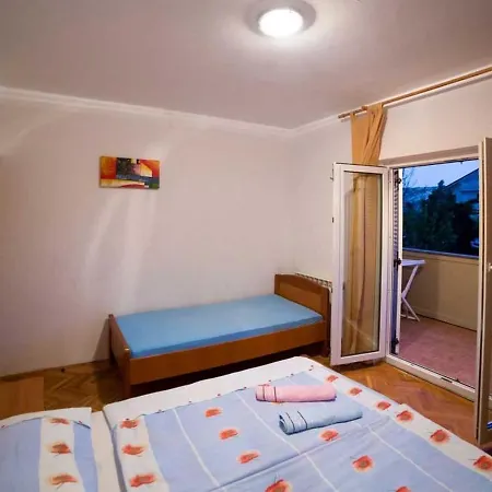 Apartment For Families With Children Lopar, Rab - 20749