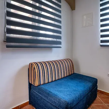 Apartment For Families With Children Lopar, Rab - 20749